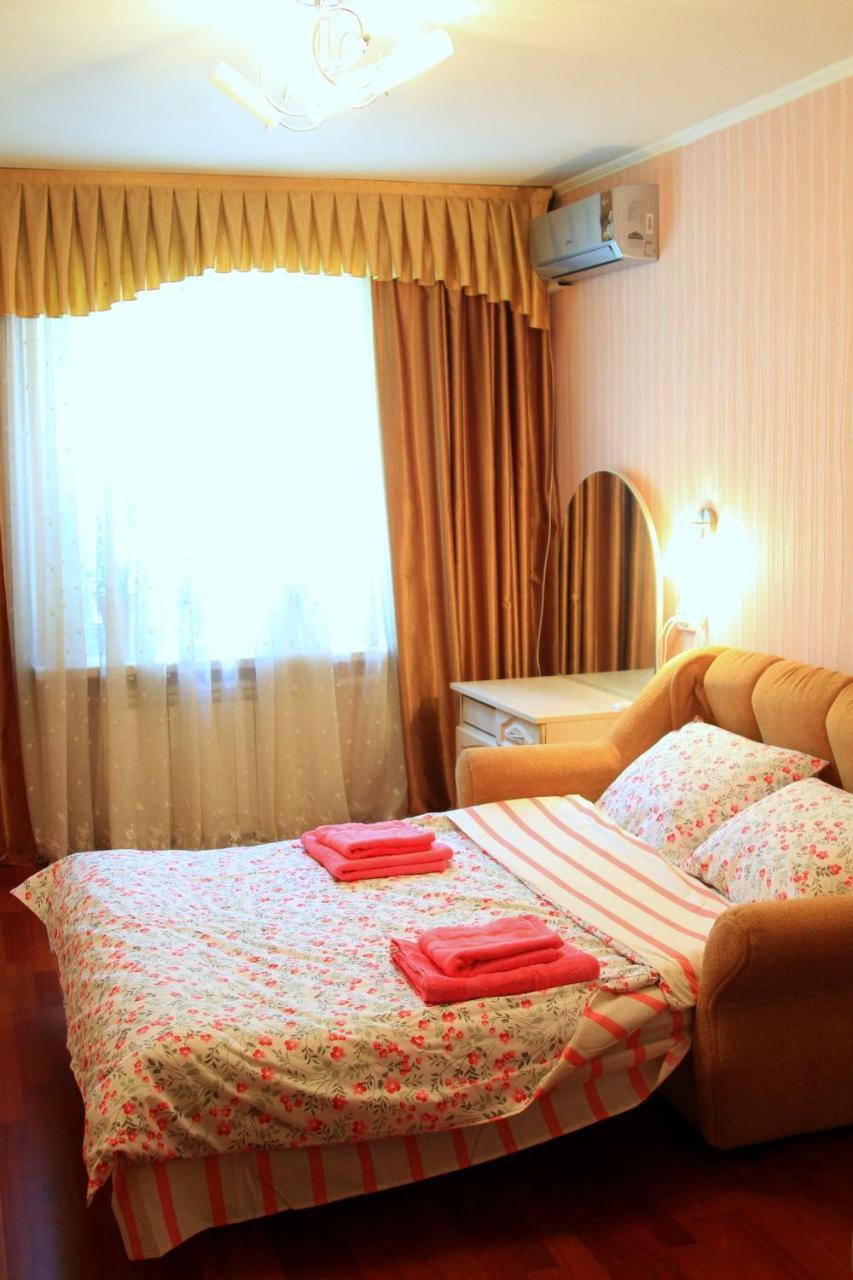 Apartment Near Metro Akademgorodok Kiev Bagian luar foto