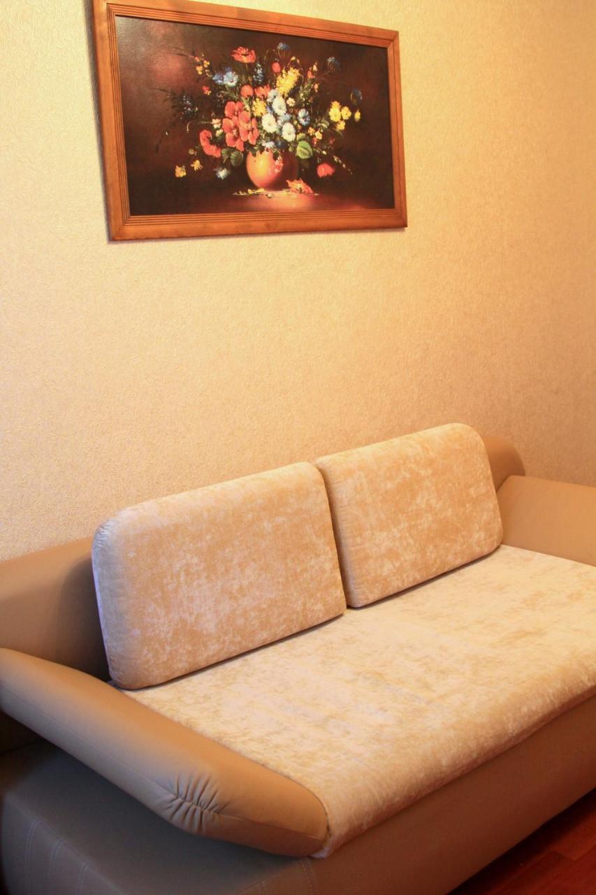 Apartment Near Metro Akademgorodok Kiev Bagian luar foto