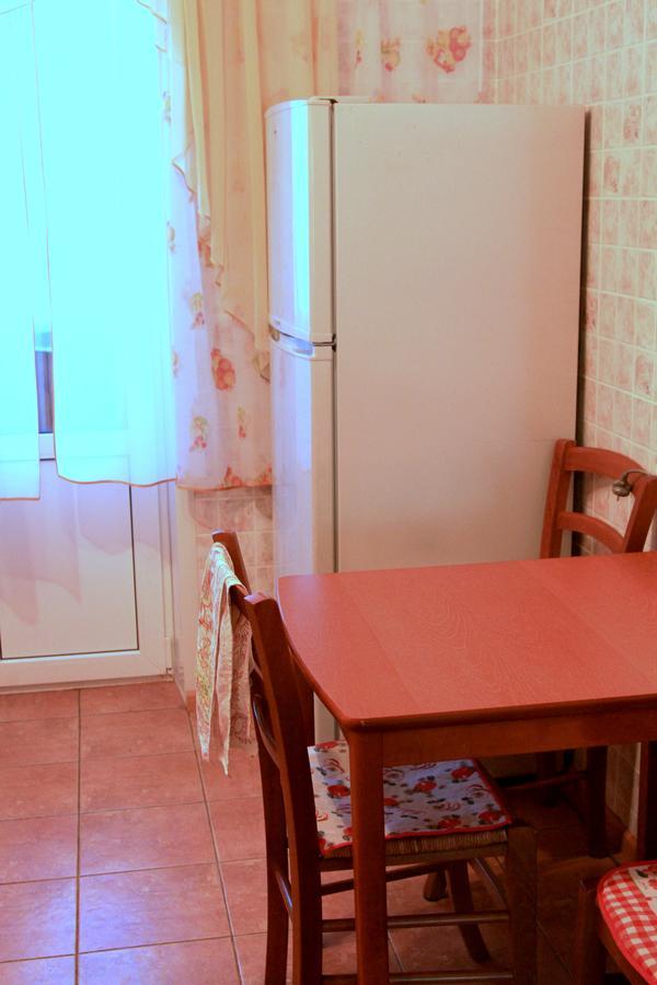 Apartment Near Metro Akademgorodok Kiev Bagian luar foto