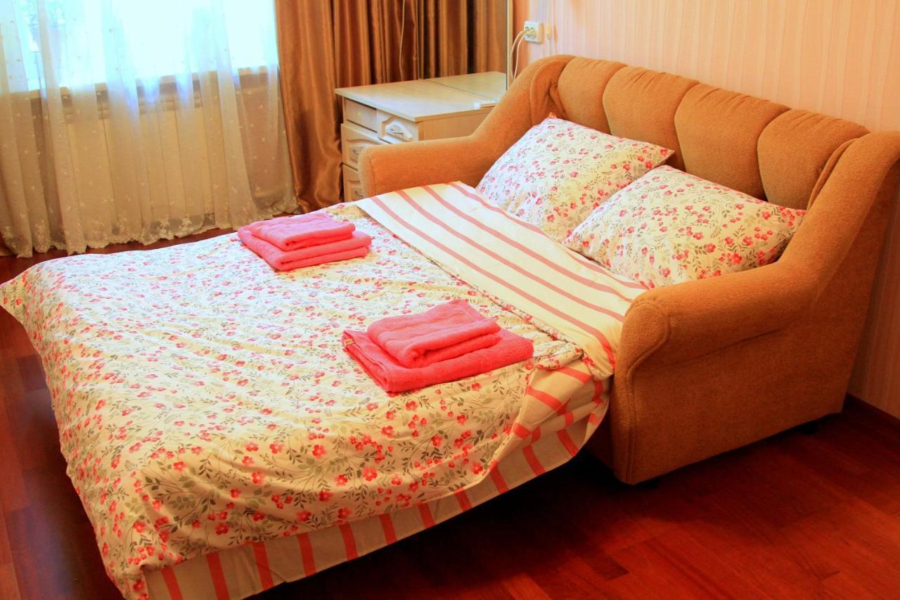 Apartment Near Metro Akademgorodok Kiev Bagian luar foto