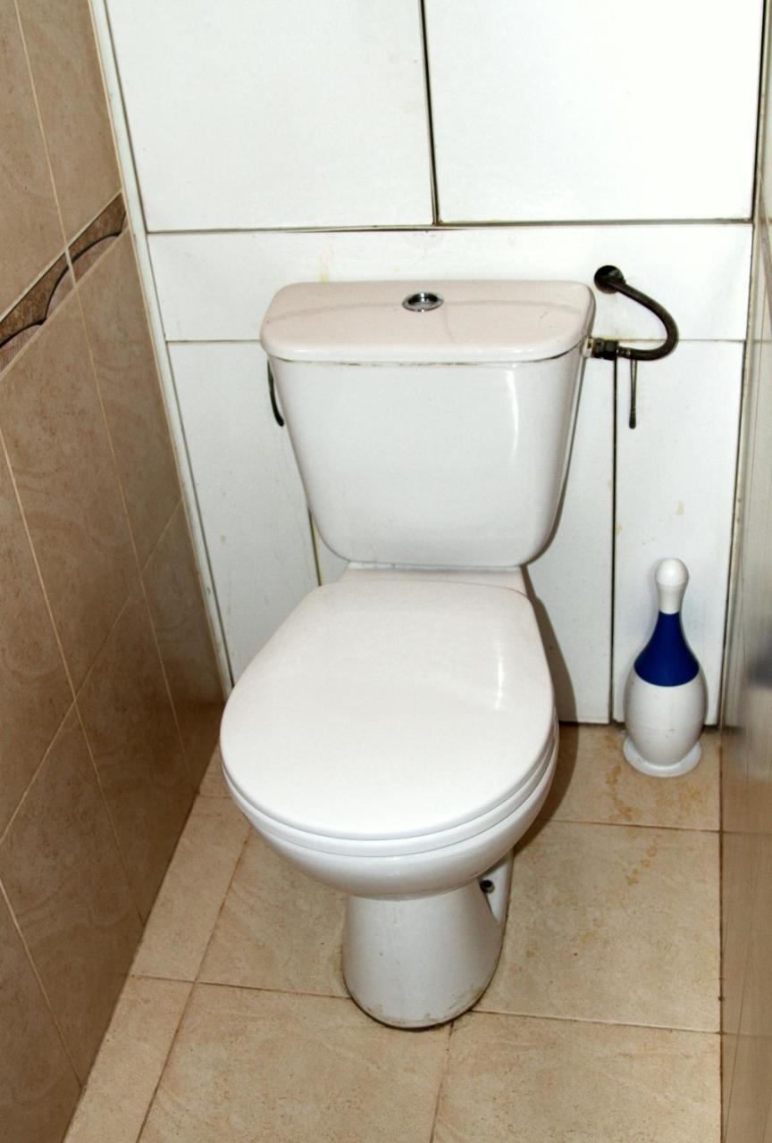 Apartment Near Metro Akademgorodok Kiev Bagian luar foto