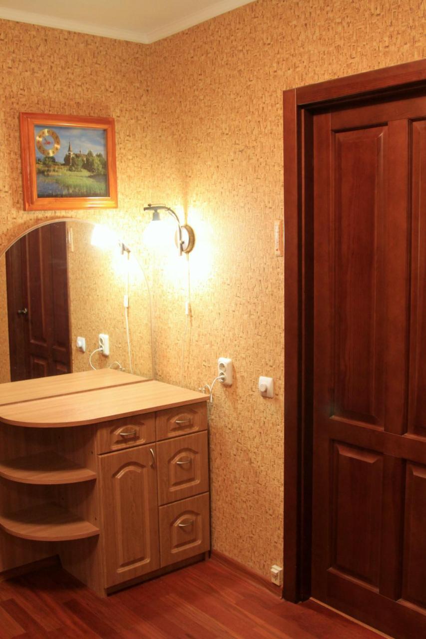 Apartment Near Metro Akademgorodok Kiev Bagian luar foto